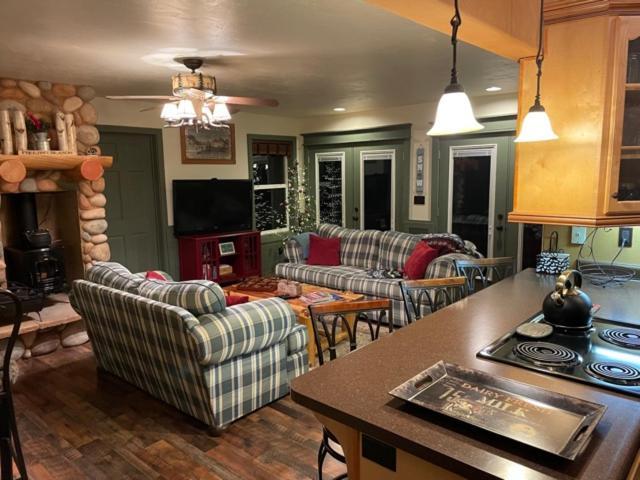 The Honky Tonk Cabin Long Valley Junction Экстерьер фото